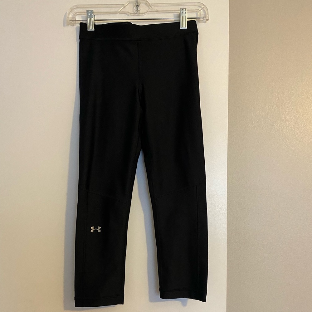 UA Solid Black Cropped Athletic Tight